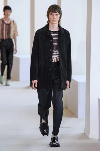 Look 25